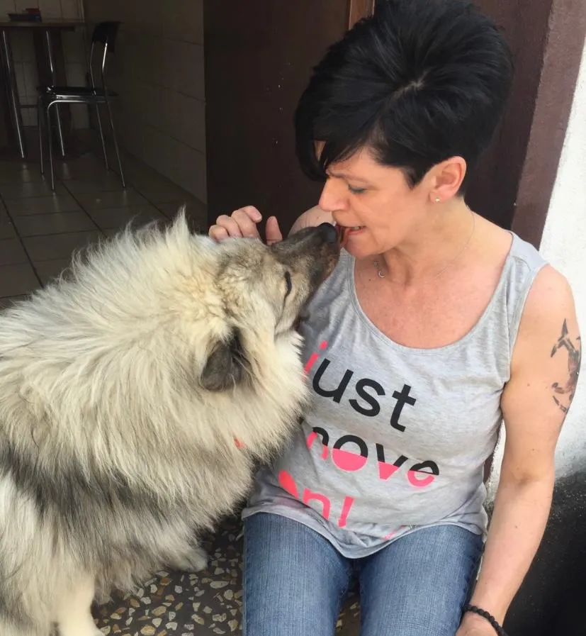 Manuela Möller liebt einen Hund